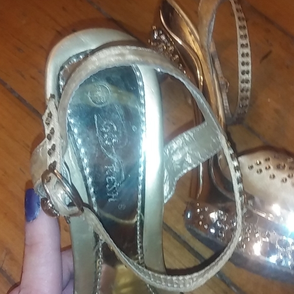 Bedazzled gold ,champagne ,rosegold gorgeous heels - Picture 4 of 5